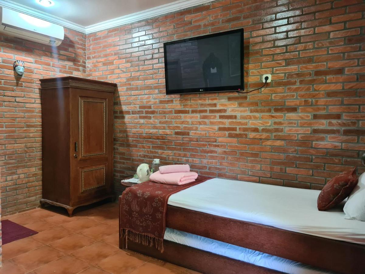 Ndalem Suryo Saptono Guest House Tugu Εξωτερικό φωτογραφία