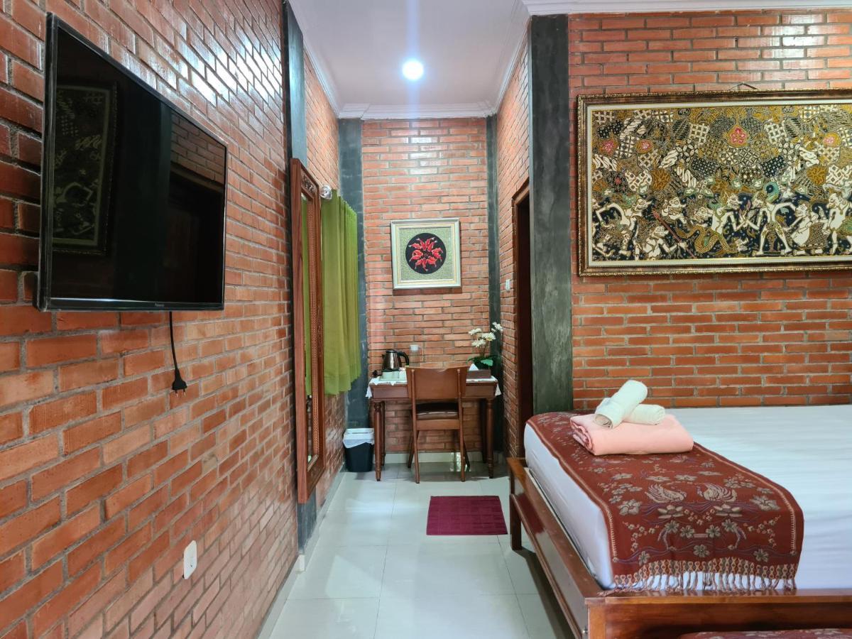 Ndalem Suryo Saptono Guest House Tugu Εξωτερικό φωτογραφία