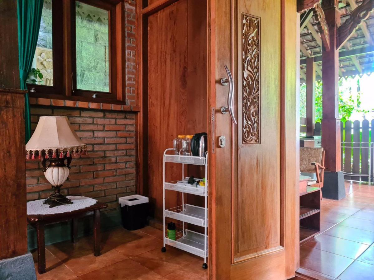 Ndalem Suryo Saptono Guest House Tugu Εξωτερικό φωτογραφία