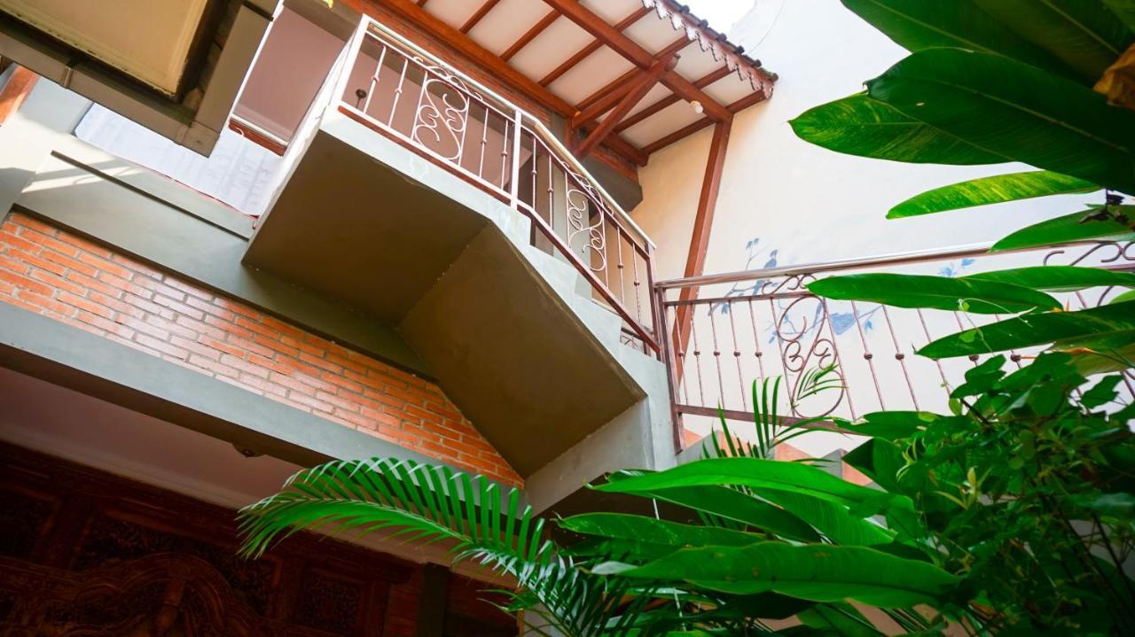 Ndalem Suryo Saptono Guest House Tugu Εξωτερικό φωτογραφία