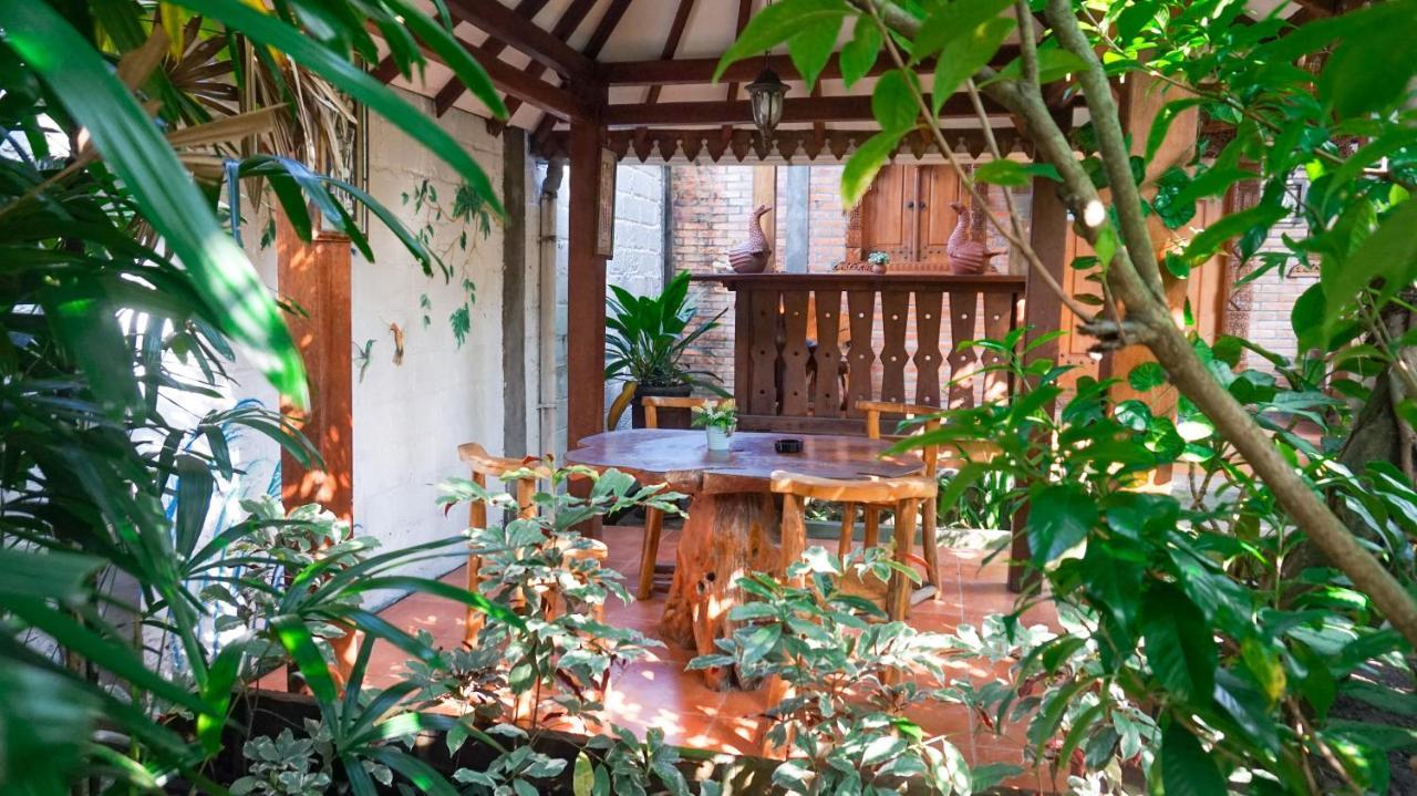 Ndalem Suryo Saptono Guest House Tugu Εξωτερικό φωτογραφία