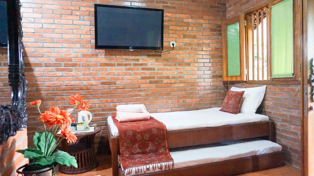 Ndalem Suryo Saptono Guest House Tugu Εξωτερικό φωτογραφία