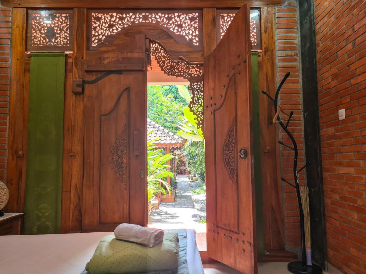 Ndalem Suryo Saptono Guest House Tugu Εξωτερικό φωτογραφία