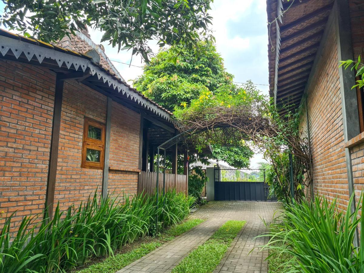 Ndalem Suryo Saptono Guest House Tugu Εξωτερικό φωτογραφία