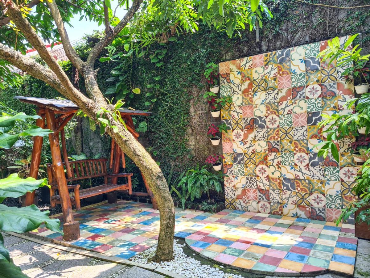 Ndalem Suryo Saptono Guest House Tugu Εξωτερικό φωτογραφία