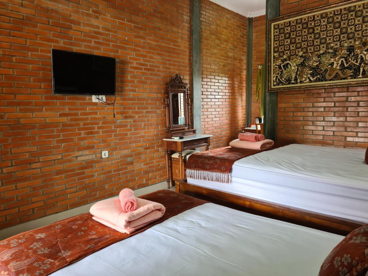 Ndalem Suryo Saptono Guest House Tugu Εξωτερικό φωτογραφία