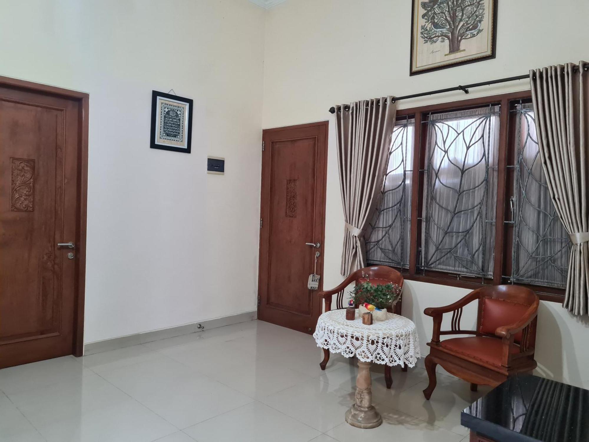 Ndalem Suryo Saptono Guest House Tugu Εξωτερικό φωτογραφία
