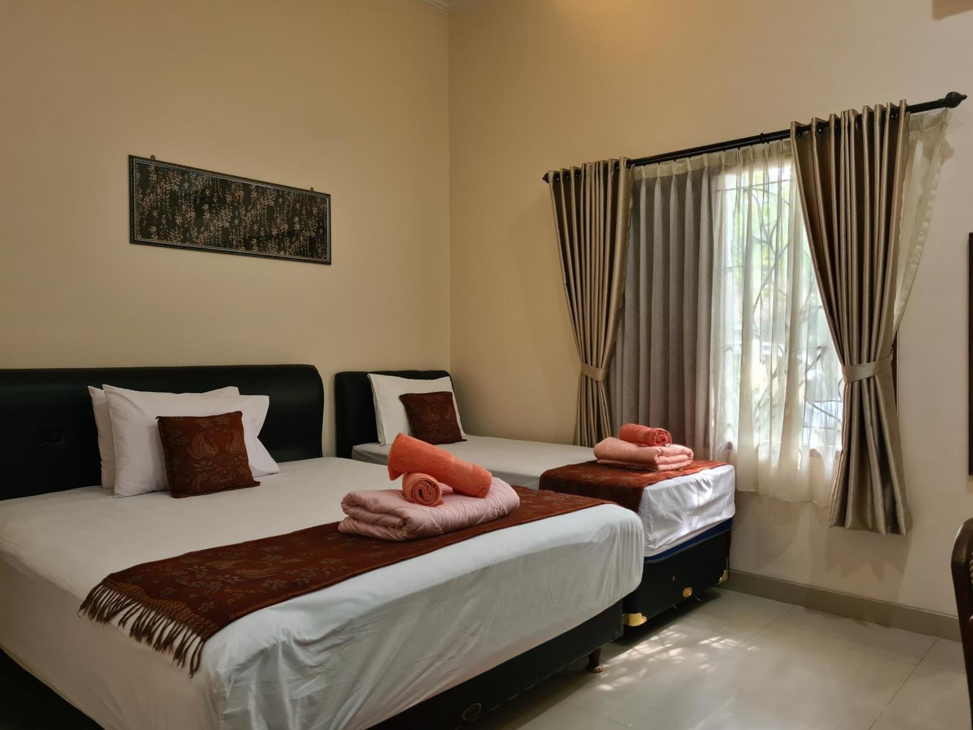 Ndalem Suryo Saptono Guest House Tugu Εξωτερικό φωτογραφία